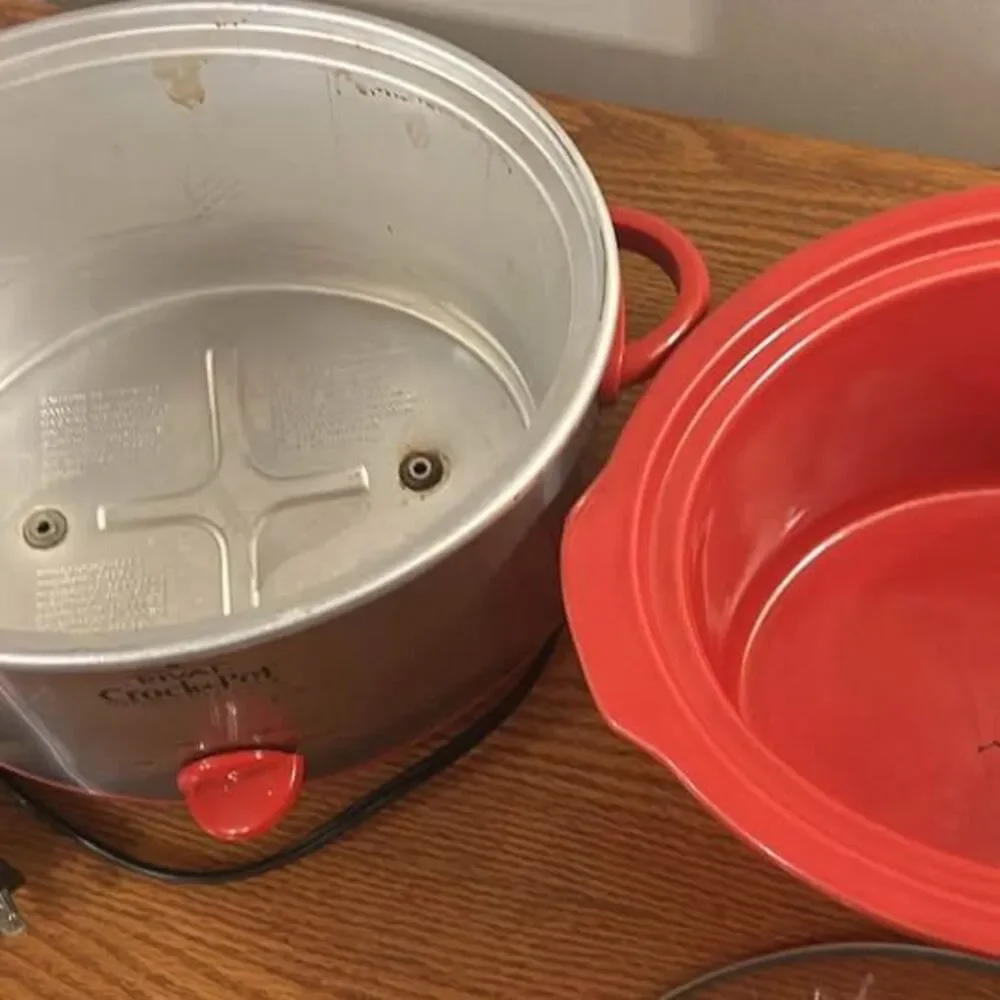 Rival 8 qt red crock pot $15